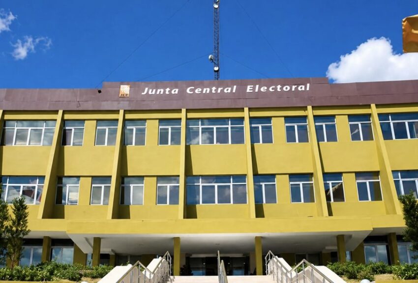 JCE extiende plazo para renovar cédula a nacidos en abril