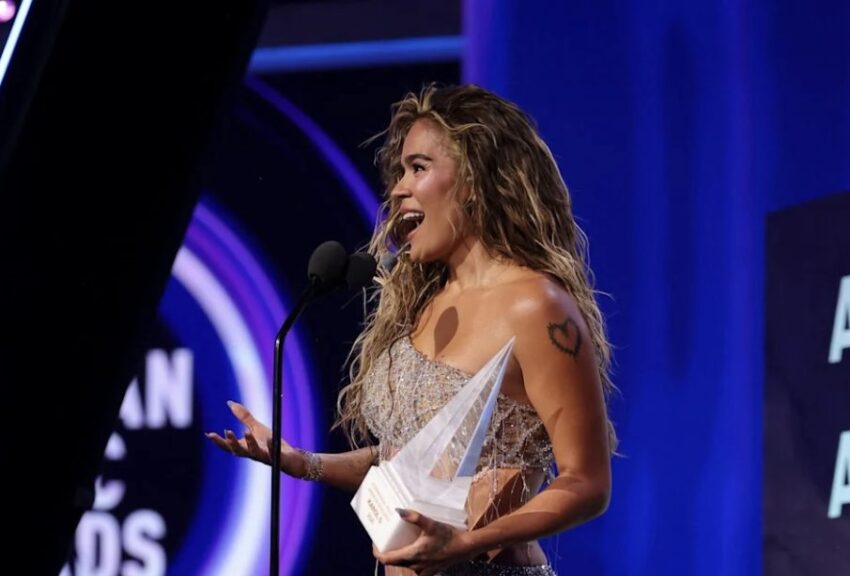 Karol G hace historia en los AMAs 2026 tras recibir premio a la Excelencia Artística