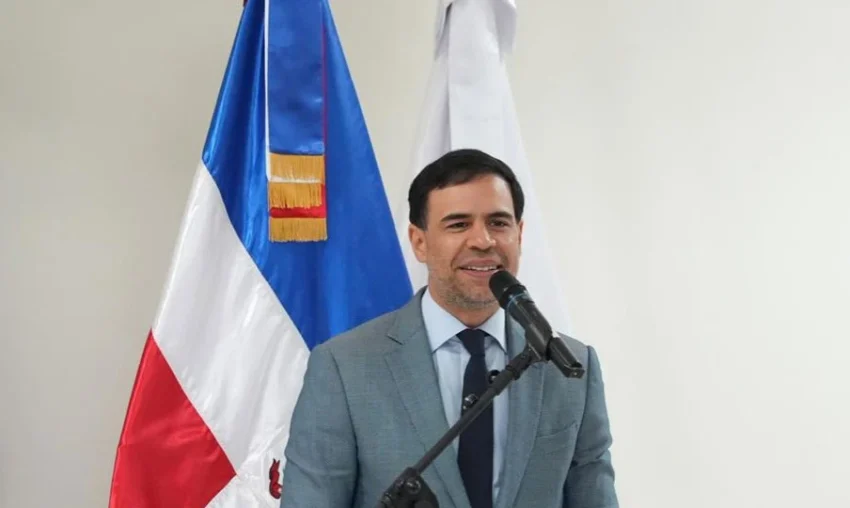 Roberto Ángel Salcedo respalda propuesta del PRM para extender mandatos internos