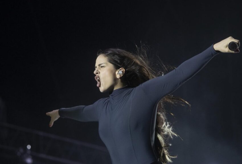 Rosalía pone música al “último atraco” de Berlín en Sevilla