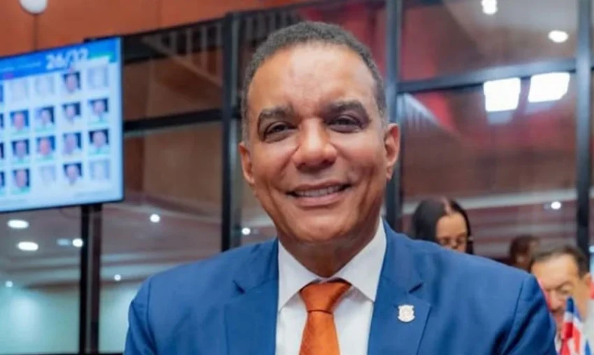 Senador Carlos Gómez insta al PRM a ejecutar los acuerdos de consenso en la provincia Espaillat