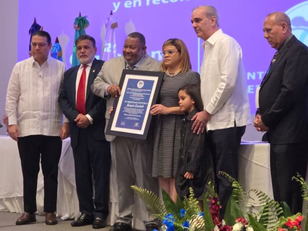 Ministro Sanz Lovatón destaca rol de comercio detallista en RD