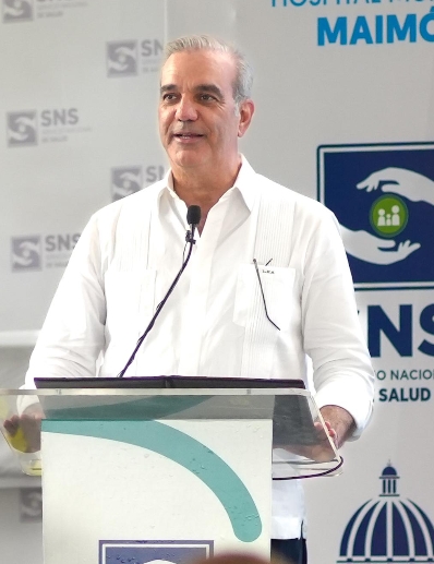 Luis Abinader inaugura hospital en Maimón