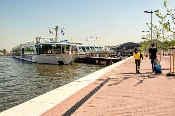 Policía encuentra a capitán de crucero fluvial en estado de embriaguez en Bélgica