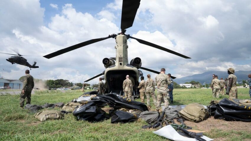 Ejército de EE.UU. muestra equipo enviado para ayudar a Venezuela tras el doble sismo