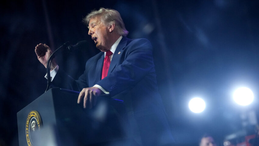 "El juego ha comenzado": Inesperada amenaza de Trump a "los comunistas"