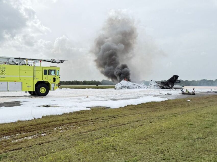 Fallecen dos miembros de la tripulación tras un accidente de un avión privado durante un aterrizaje de emergencia en el aeropuerto de La Romana.