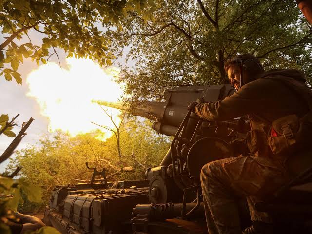 Rusia aplasta el sector militar ucraniano con ataques grupales y masivos