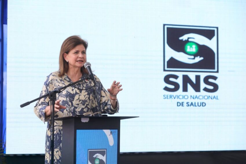 Gobierno entrega remozamiento de dos hospitales en Valverde