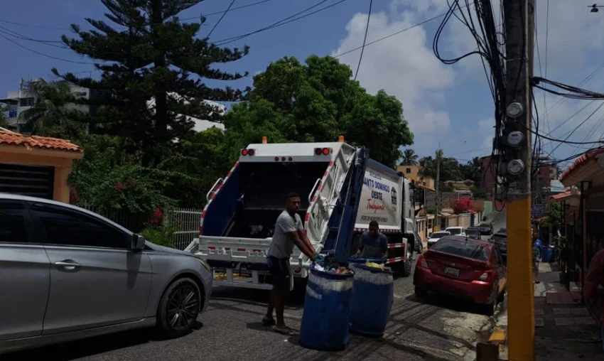 Alcaldía de Santo Domingo Oeste mantiene operativo de recogida de residuos sólidos