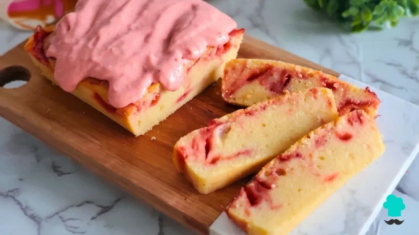 Receta de Bizcocho de fresa y yogur: el truco para un marmolado perfecto
