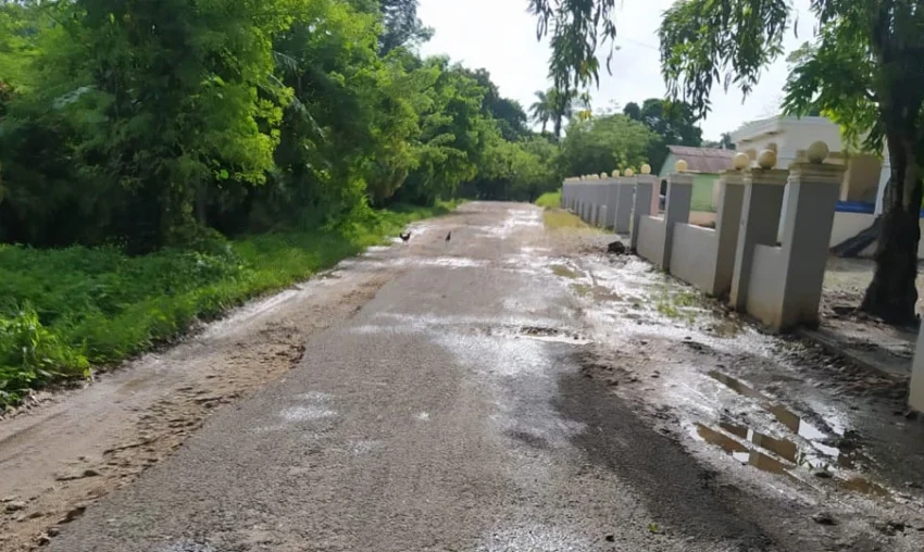 Comunitarios del sector Platanal en Cotuí convocan huelga por mal estado de las calles