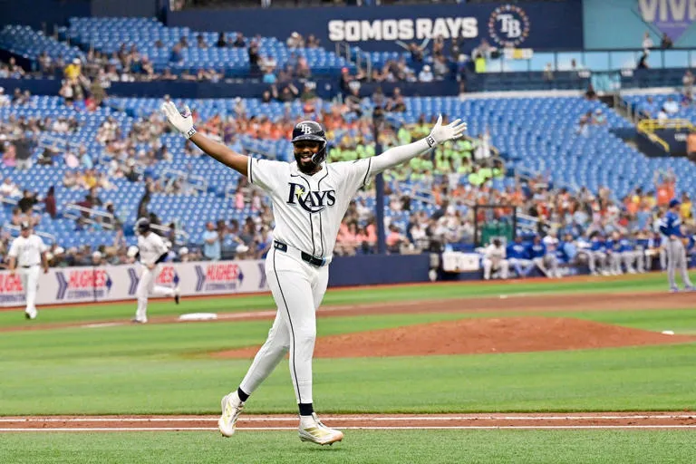 Exhibición histórica: Caminero conecta 3 jonrones y los Rays aplastan 13-2 a los Reales