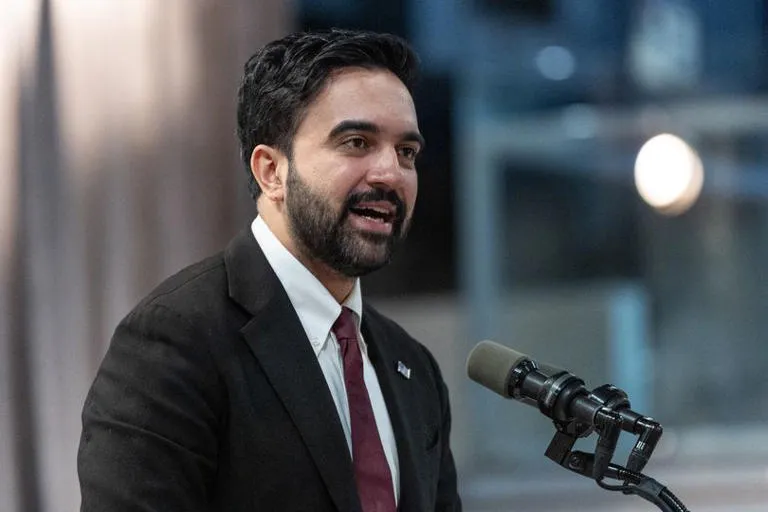 Diplomacia del Humor: Zohran Mamdani Desata el Furor con una Jocosa Invitación a Wembanyama en Plenas Finales