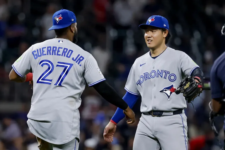 Debut Soñado: Chad Dallas Comanda un Magistral Relevo Combinado y los Azulejos Someten 7-2 a los Bravos