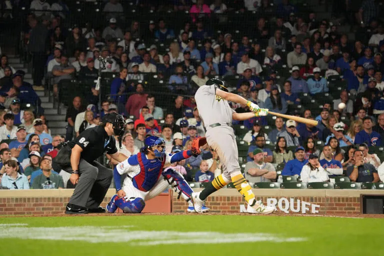 Zarpazo en Extra Innings: Kurtz y los Atléticos Hunden a los Cachorros en Chicago