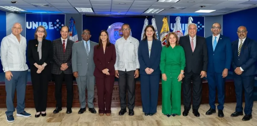 Celebran exitoso panel sobre los desafíos de la innovación, la investigación y el desarrollo