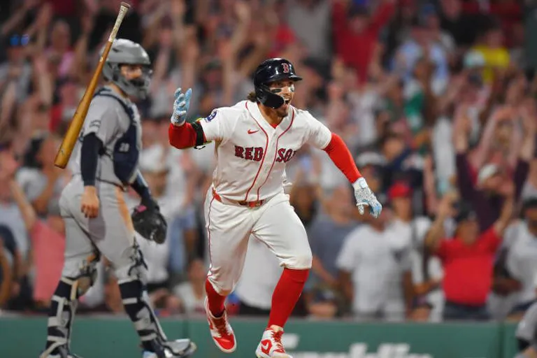 Remontada épica en Fenway: Los Medias Rojas vencen a los Yankees en 10 entradas