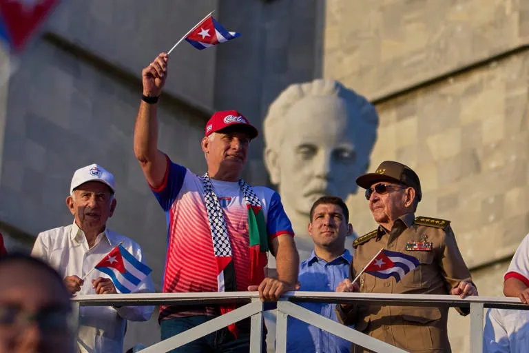 Desafío en La Habana: Raúl Castro Reaparece Tras la Imputación Penal de Estados Unidos