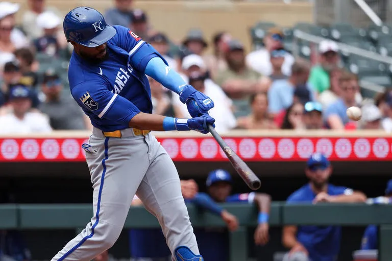 Resistencia y Alarma: Los Reales Aguantan Triunfo 6-5 Ante Mellizos Tras la Preocupante Salida de Bobby Witt Jr.