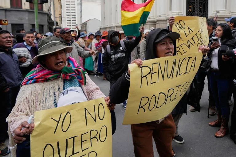 Alerta Democrática: Parlamento Boliviano Aprueba Polémica Ley que Faculta al Presidente a Declarar Estado de Excepción Ante Protestas