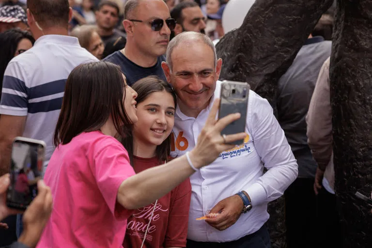 Cerco Geopolítico: Armenia Acude a las Urnas Bajo la Asfixiante Presión Rusa para Bloquear su Giro hacia Occidente
