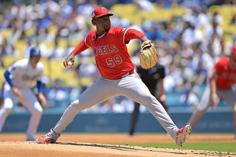 Noche Histórica: El Suplente Sebastián Rivero se Viste de Héroe en la Paliza de los Angelinos Sobre los Dodgers