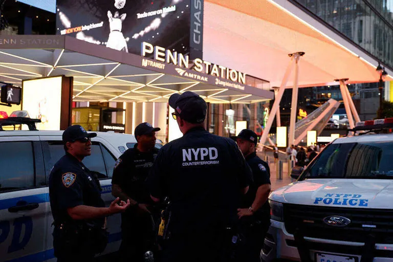 Conmoción y Terror: Seis Personas Apuñaladas en Ataque Múltiple dentro de una Gran Estación Ferroviaria de Nueva York