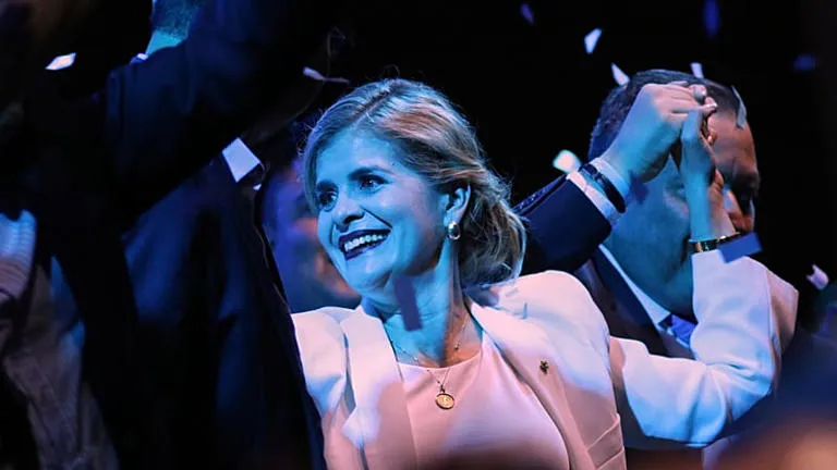 Incidente de seguridad: Presidenta de Costa Rica, Laura Fernández, evacuada tras explosión