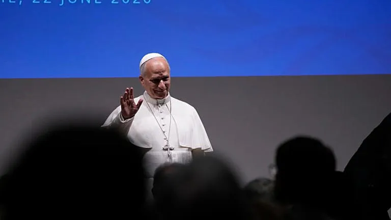 El Papa León XIV denuncia que la comunidad internacional prioriza la financiación de conflictos sobre la asistencia humanitaria