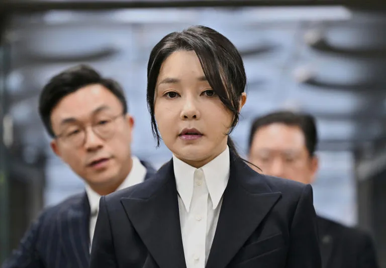 Tribunal surcoreano condena a siete años de prisión a la ex primera dama Kim Keon-hee