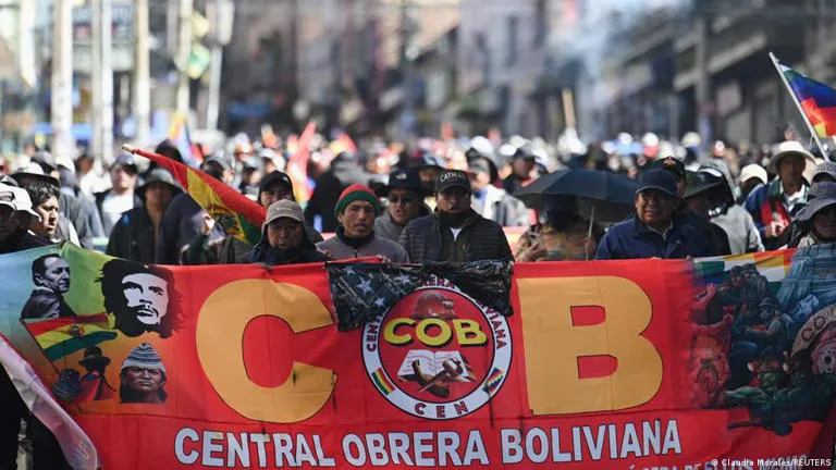 Gobierno boliviano convoca a la COB a una mesa de diálogo para frenar la escalada social