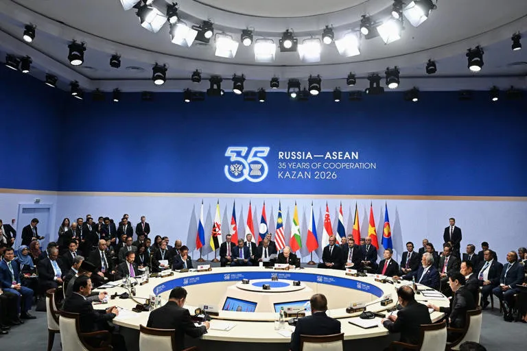 Rusia estrecha lazos estratégicos con líderes del Sudeste Asiático en cumbre clave