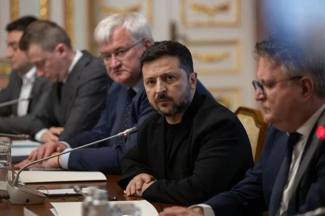 Zelenski confirma el cese de operaciones de las torres de repetición en Bielorrusia