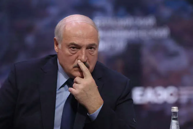 Aleksandr Lukashenko busca rebajar tensiones con Ucrania tras declaraciones de paz