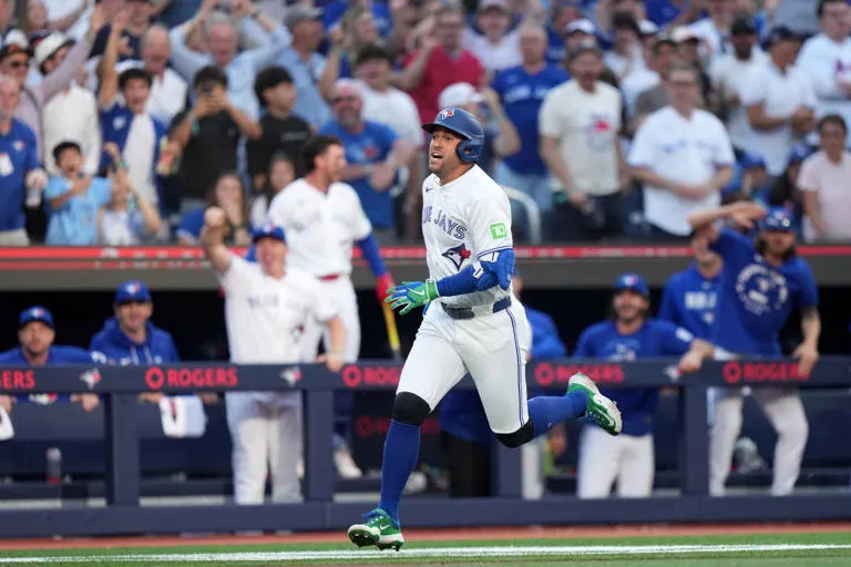 Respiro para Toronto: Springer y los Azulejos capitalizan los errores de los Mets para ganar 2-1 y romper su mala racha