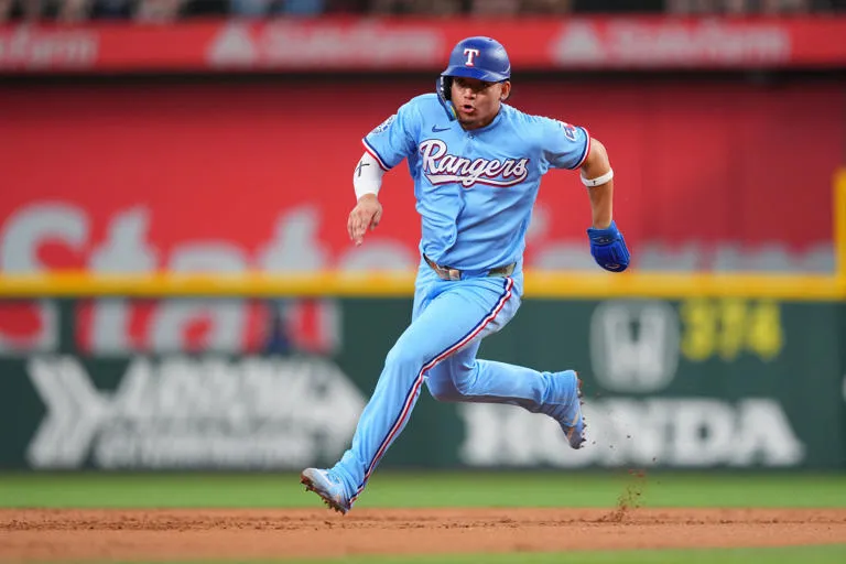 Dominio en el Montículo: Jack Leiter Poncha a 10 y los Rangers Barren a los Reales 6-3