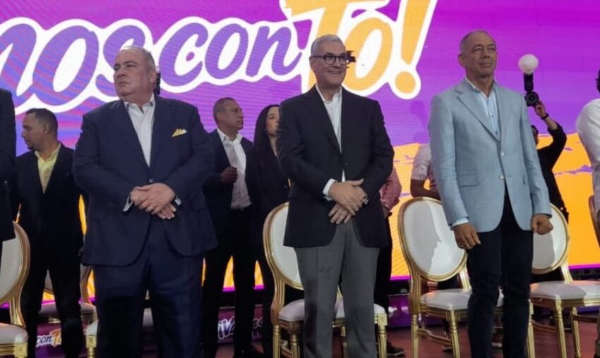 Gonzalo Castillo afirma estar listo para buscar la presidencia en 2028