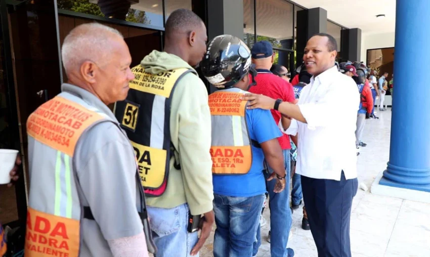 INTRANT, Policía Nacional, DIGESETT, Migración, DICRIM y DNCD intervienen 488 paradas de motoconcho en operativo nacional de regularización