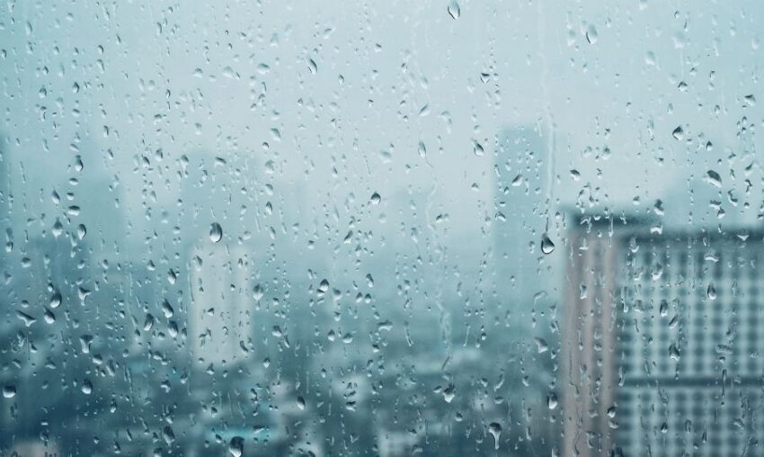Onda tropical provoca aguaceros en varias provincias; temperaturas seguirán calurosas por polvo del Sahara