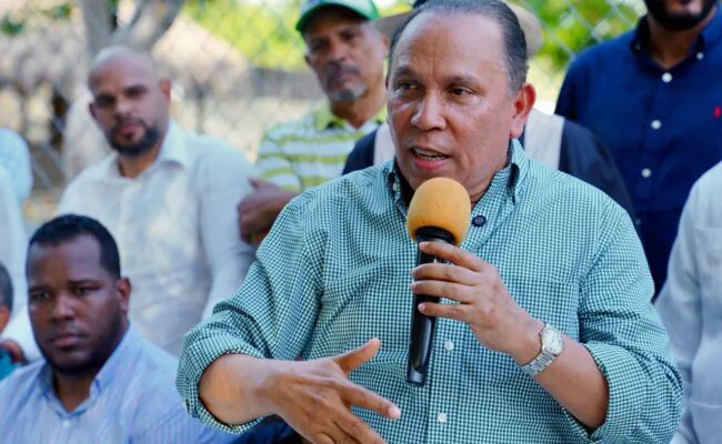 Radhamés Jiménez dice “Gobiernito del PRM vive de ofrecimientos, anuncios y promesas incumplidas"