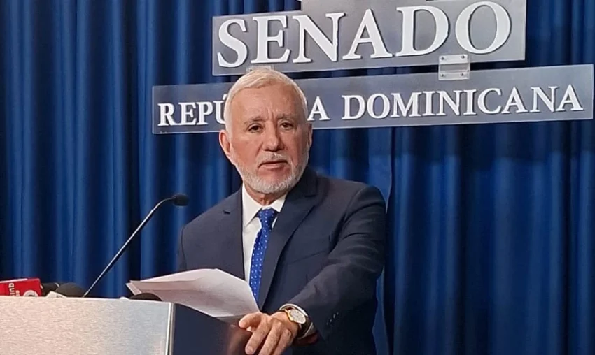 Taveras propone eliminar prisión por difamación y derogar ultraje a funcionarios
