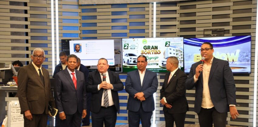 Honrando a los maestros: COOPNAMA entrega apartamentos y vehículos en su celebración anual
