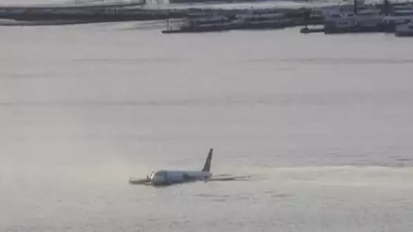 Aterrizaje forzoso de una avioneta en un río en Nueva York