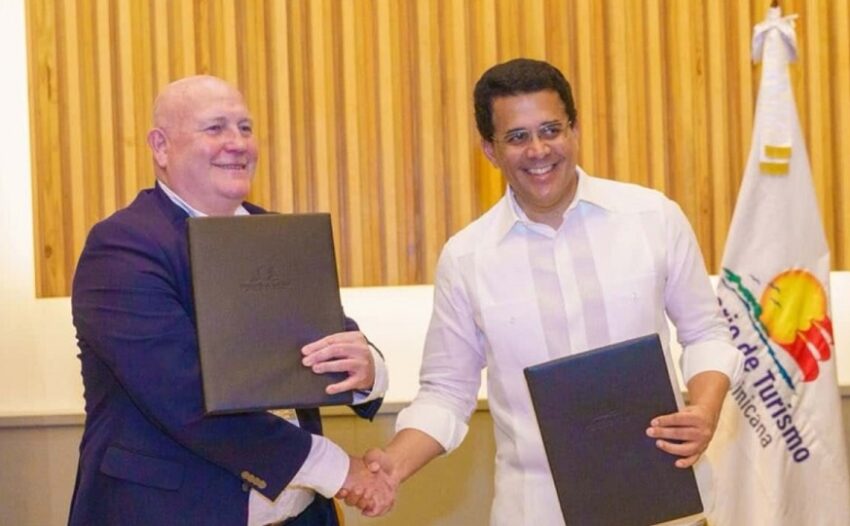 Firman acuerdo para fortalecer el transporte turístico en la RD