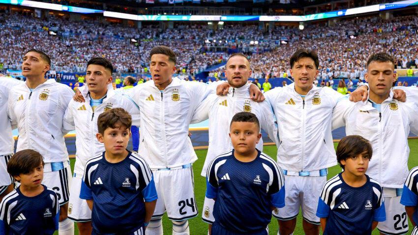 La historia del argentino que se volvió viral por cantar el himno con mucha pasión en el Mundial