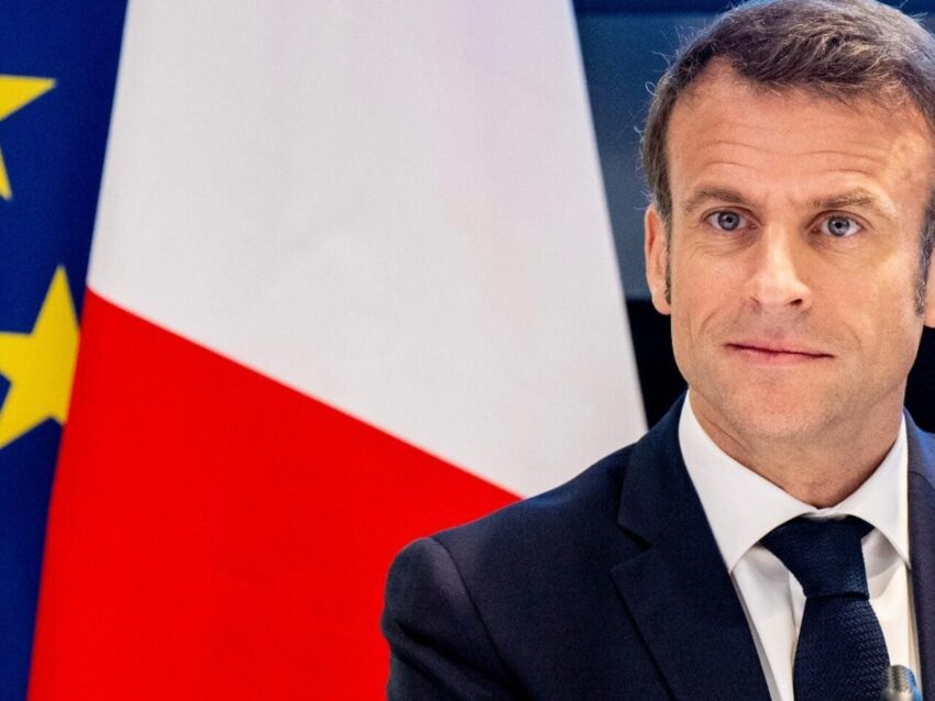Macron se arrodilla ante el rey de Tailandia: aclaran la polémica sobre el video viral