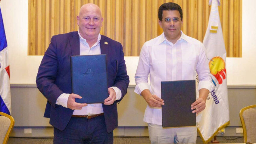 Ministro de Turismo firma acuerdo con la ITF para impulsar la movilidad turística sostenible
