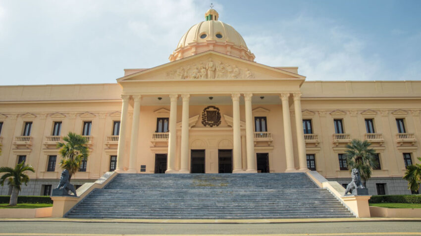 Presidente Abinader modifica la integración del Consejo de Administración de la Presa de Monción mediante el Decreto núm. 444-26