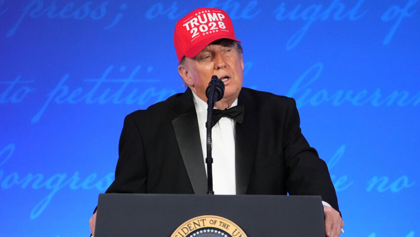 Trump bromea sobre la posibilidad de un "cuarto mandato"
